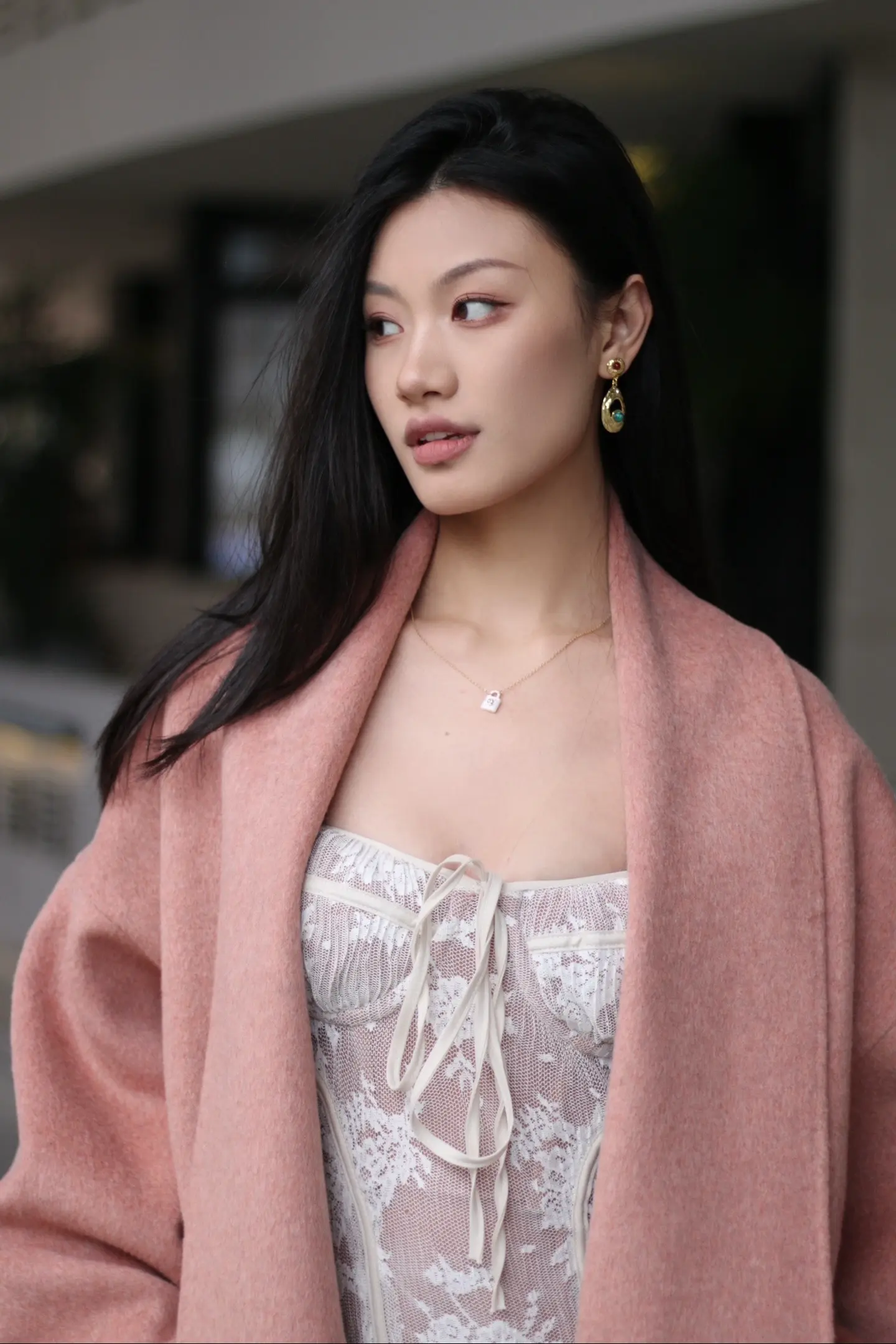 “她是一个温柔的漂亮女人🤩”古早的歌很配温柔的风格～ inmyfeelings