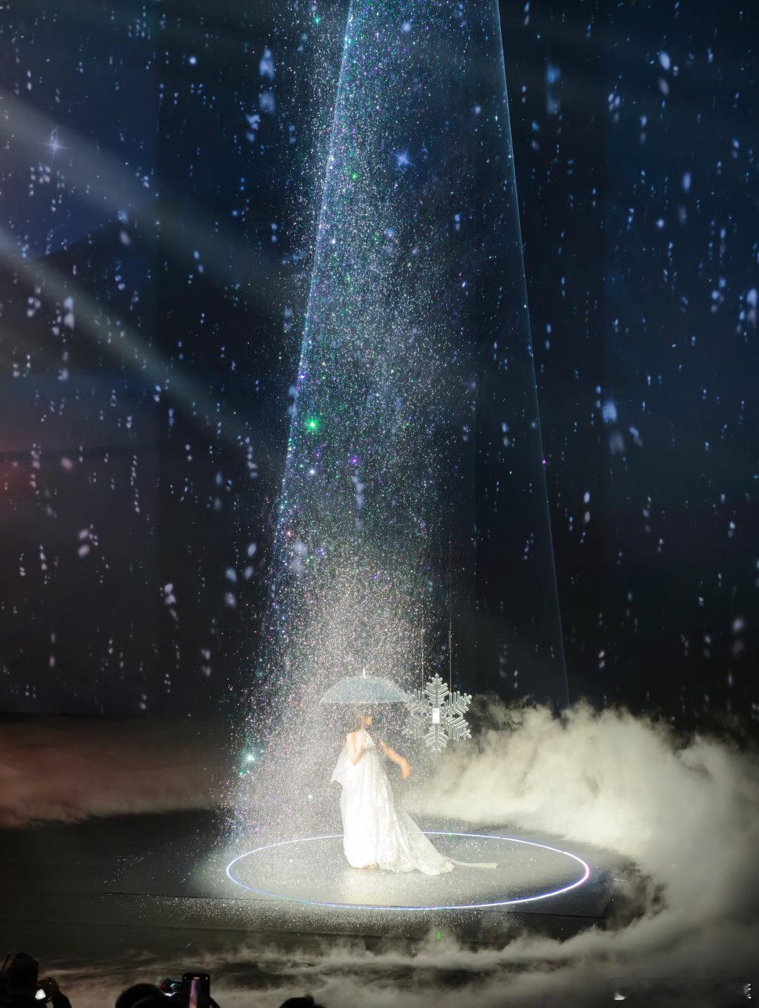 想看田曦薇的5万张照片 谁不被田曦薇的灵动所吸引啊！不管是戏里戏外搞怪的小瞬间，