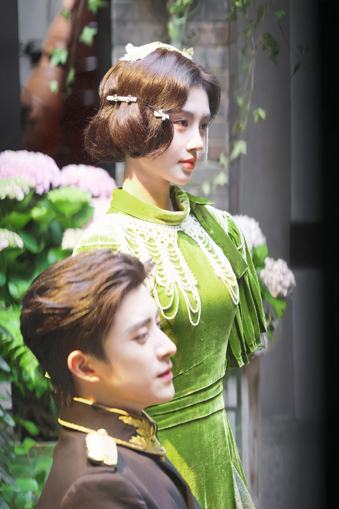 jjy鞠婧祎千香 jjy鞠婧祎姜黎非 “玫瑰之所以是玫瑰，是风与光的眷顾，更是视