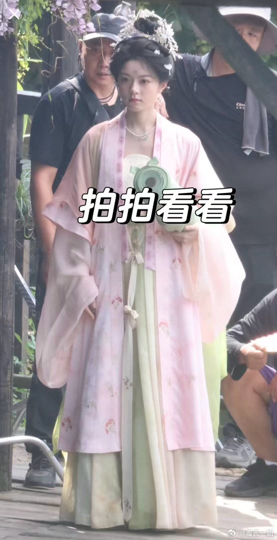 赵今麦王安宇一念江南新路透赵今麦王安宇一念江南新造型 赵今麦王安宇一念江南新路透