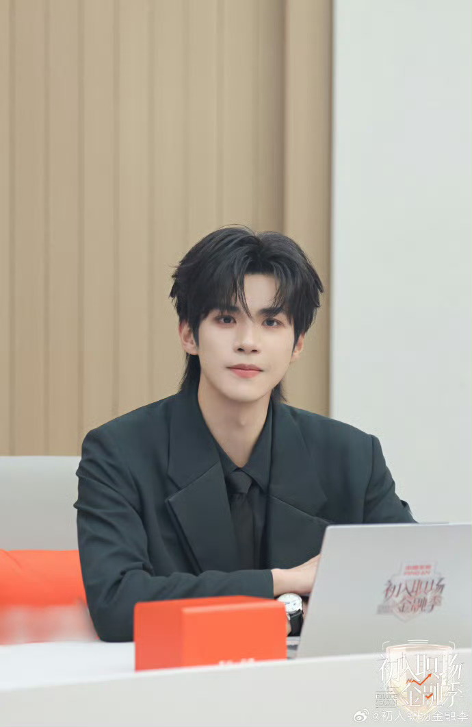 李晋晔真是上过班的初入职场金融季 李晋晔真的把 “职场人” 刻进骨子里了专业能力