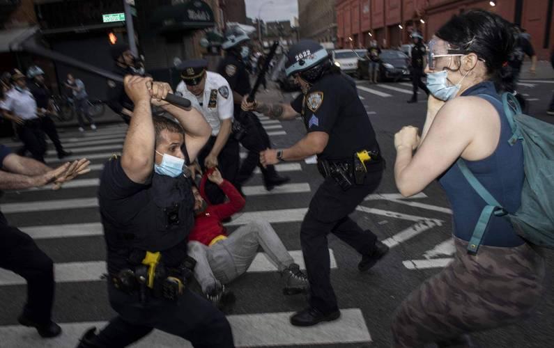 美国惊现职场血案！一名非法移民持砍刀将印度裔上司斩首，血腥现场震惊全美。非法移民