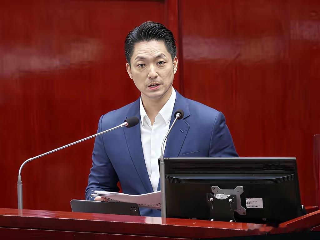 有件事儿挺有意思，蒋万安姓“蒋”，自称爷爷是蒋经国，太爷爷是蒋介石，按辈分是“蒋