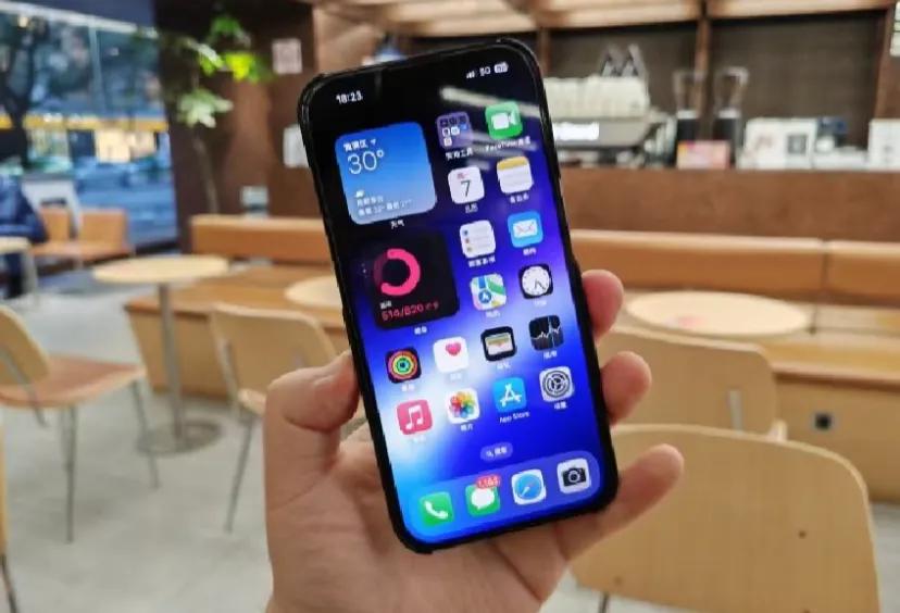 建议所有大学生第一部手机买iPhone
大学生!还是买iPhone吧，买了iPh