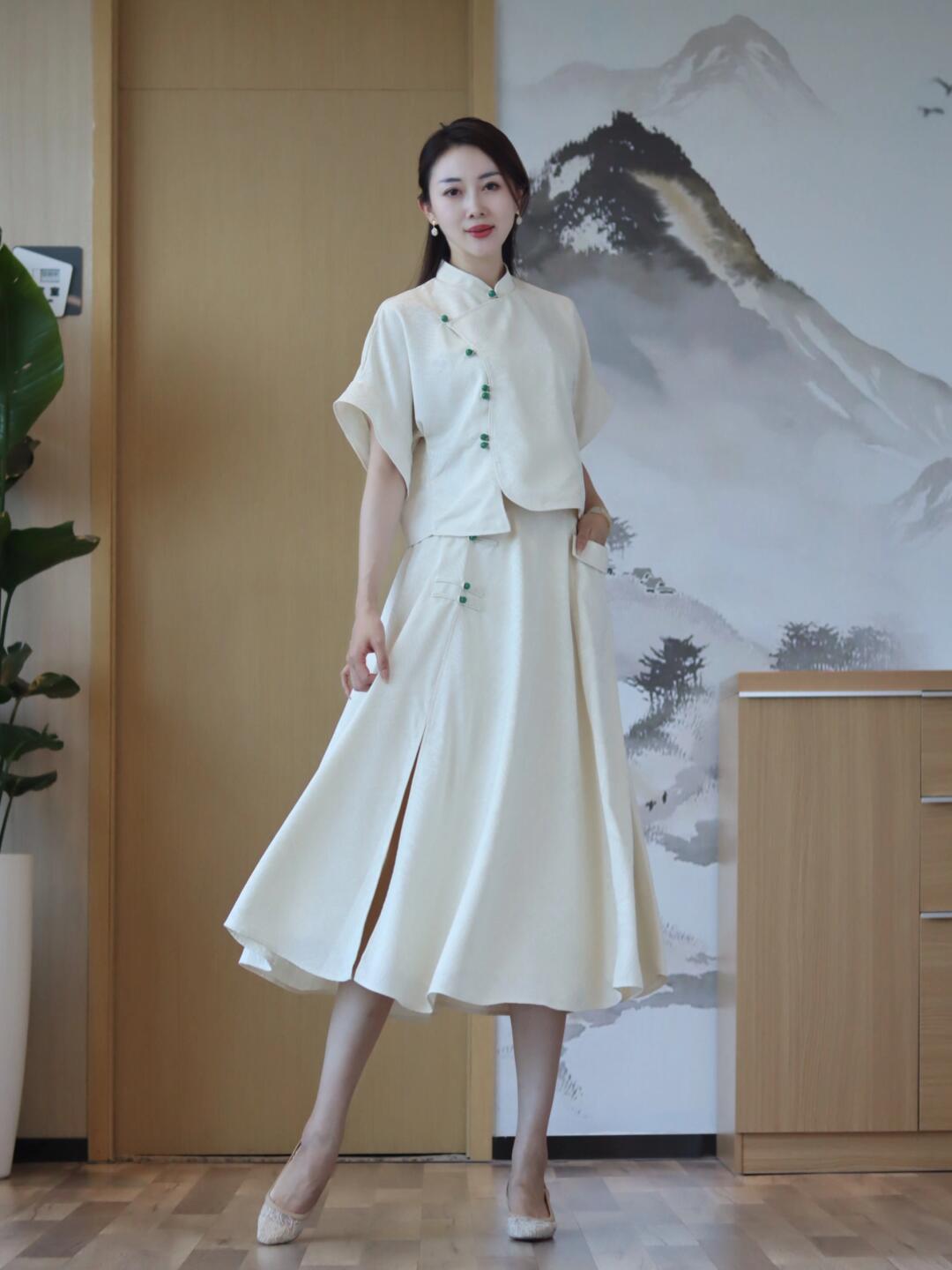 律师小姐姐 | 那些办公室的新中式穿搭1️⃣