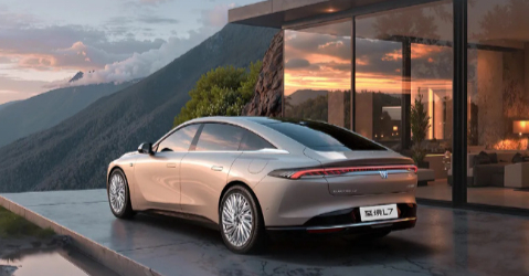 【别克至境 L7 推出全新晨晖米车色，3 年内单次车损超 30% 免费换新车】除