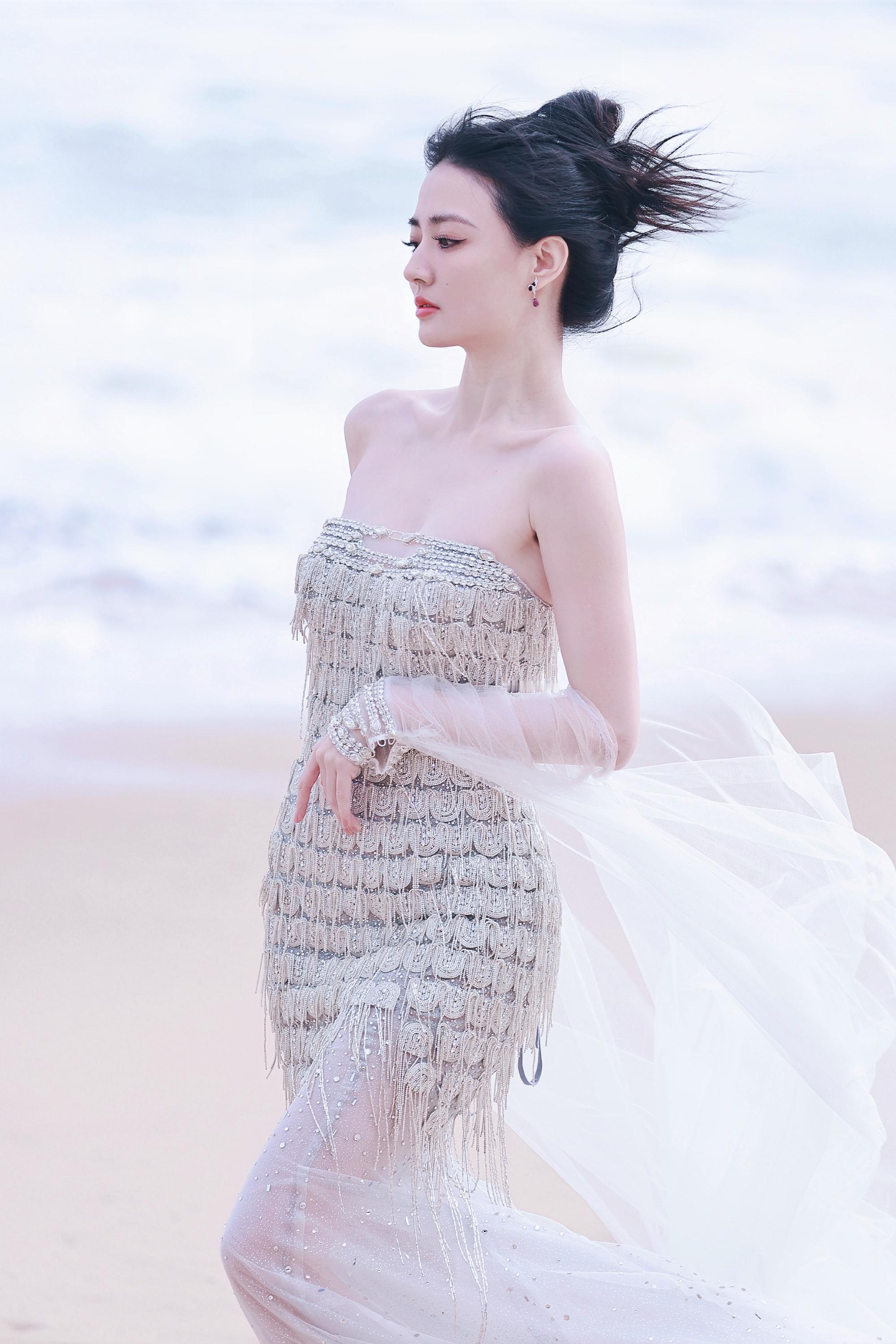 #徐璐[超话]##徐璐的备忘璐#XL你的人生我从未参与，而我的青春全部是你[爱慕