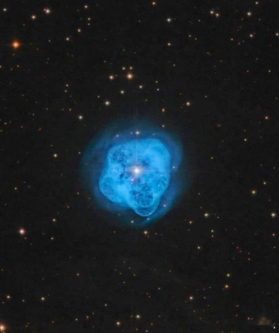 认识 NGC 1514——水晶球星云。它隐藏在金牛座中，距离我们约 1500 光
