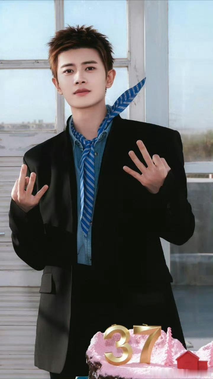 任嘉伦生日大片，37岁生日快乐🎂 