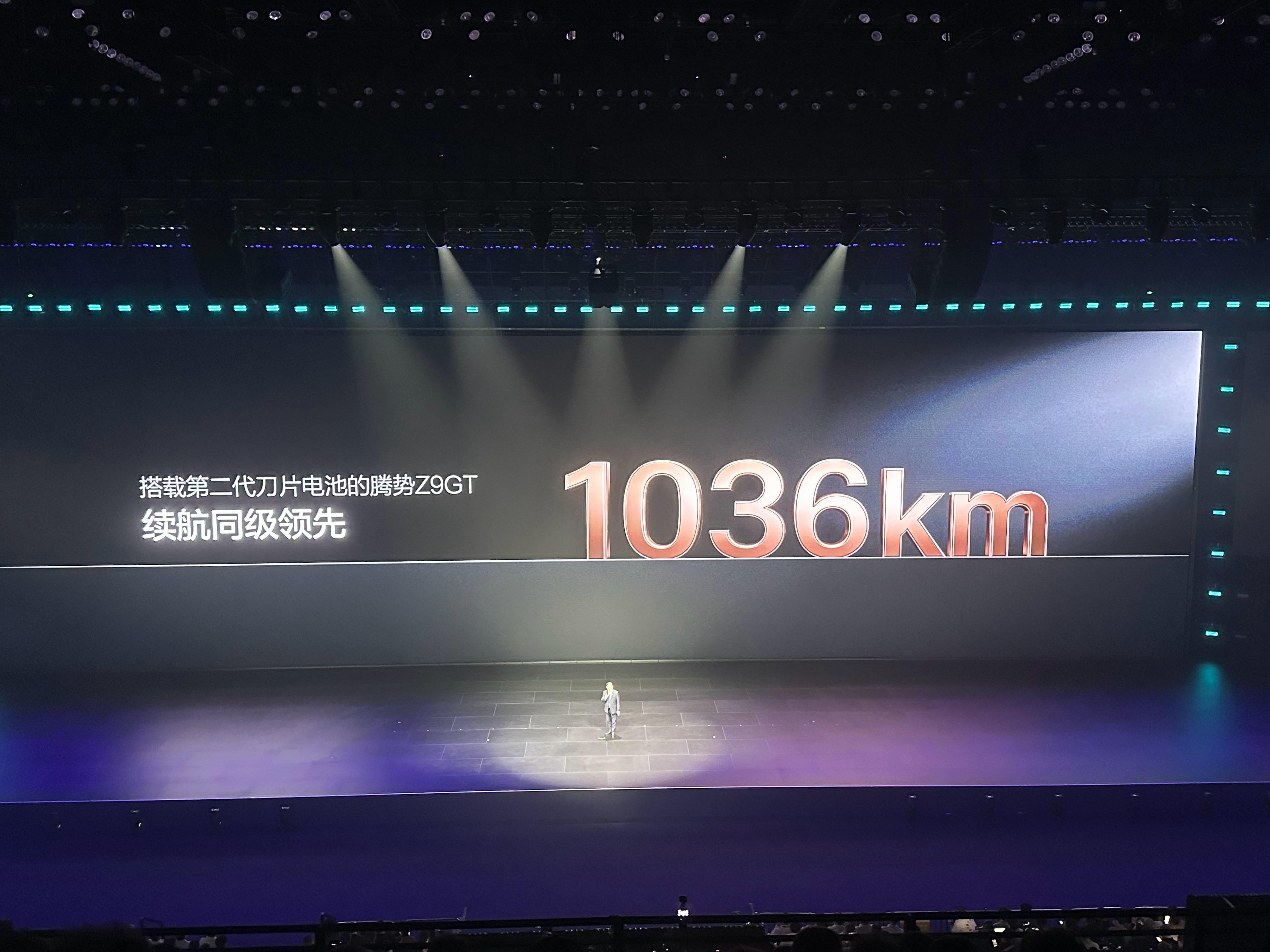 比亚迪今晚发布二代刀片及闪充比亚迪第二代刀片电池是真的改变了汽车市场的格局，5分