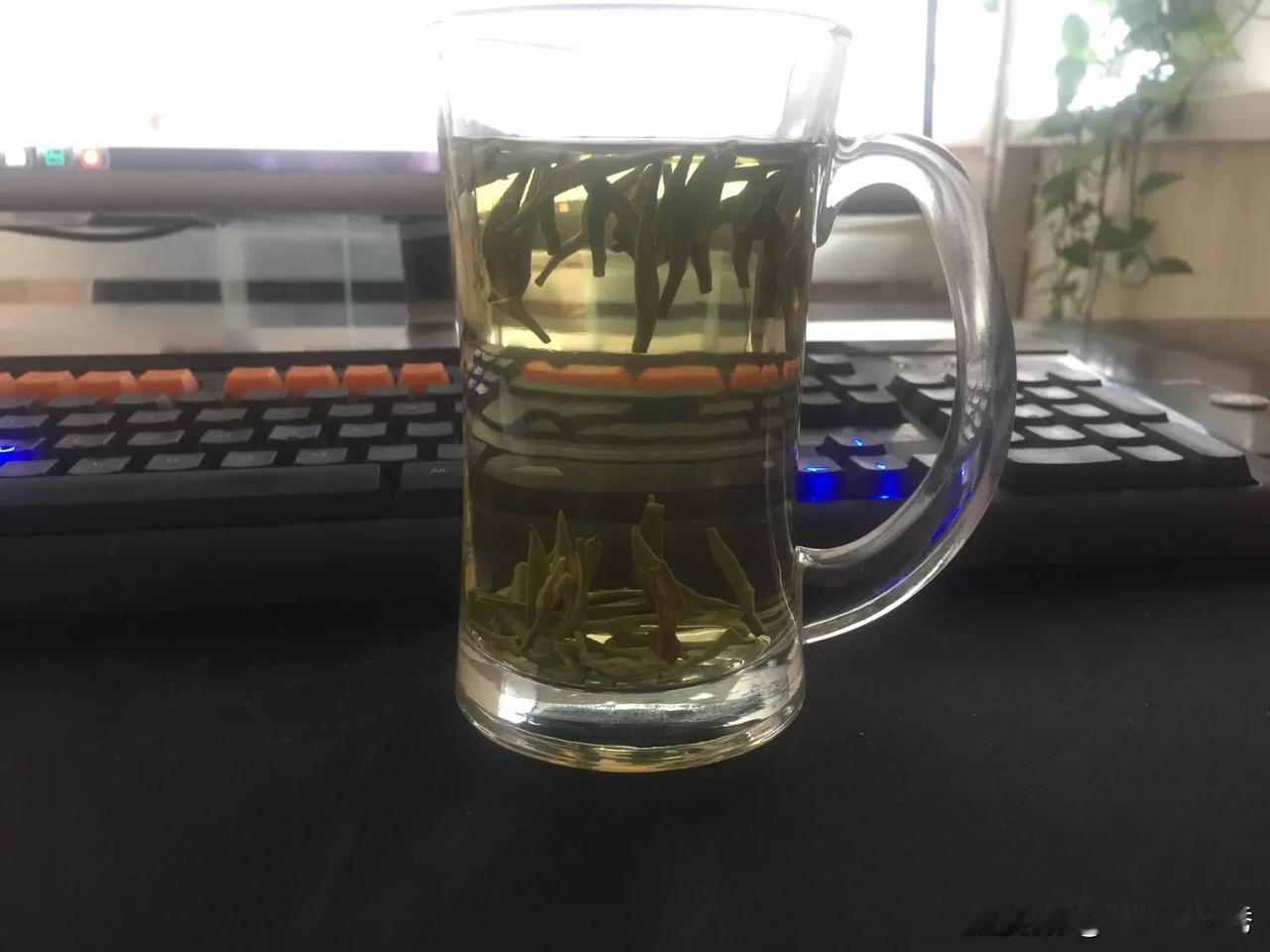 新买的绿茶，喝完就去刺激