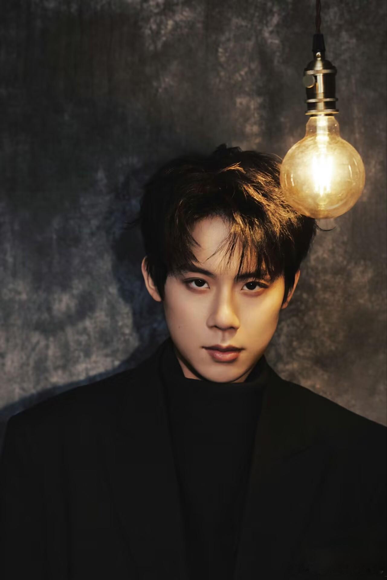 周奇上恋综没有人选周五晚高疯 恋综最大黑马竟是周奇！别人甜蜜互动，他独自美丽，在