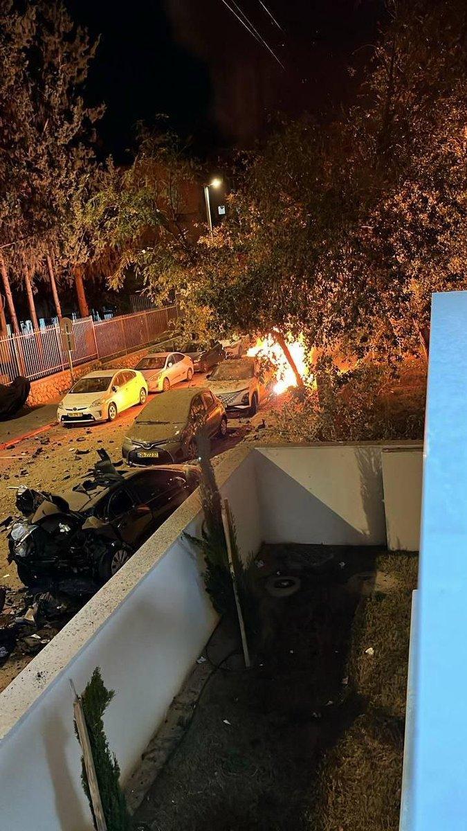 2026年3月18日，伊朗导弹袭击了特拉维夫，引发多处火灾并造成建筑结构受损；据