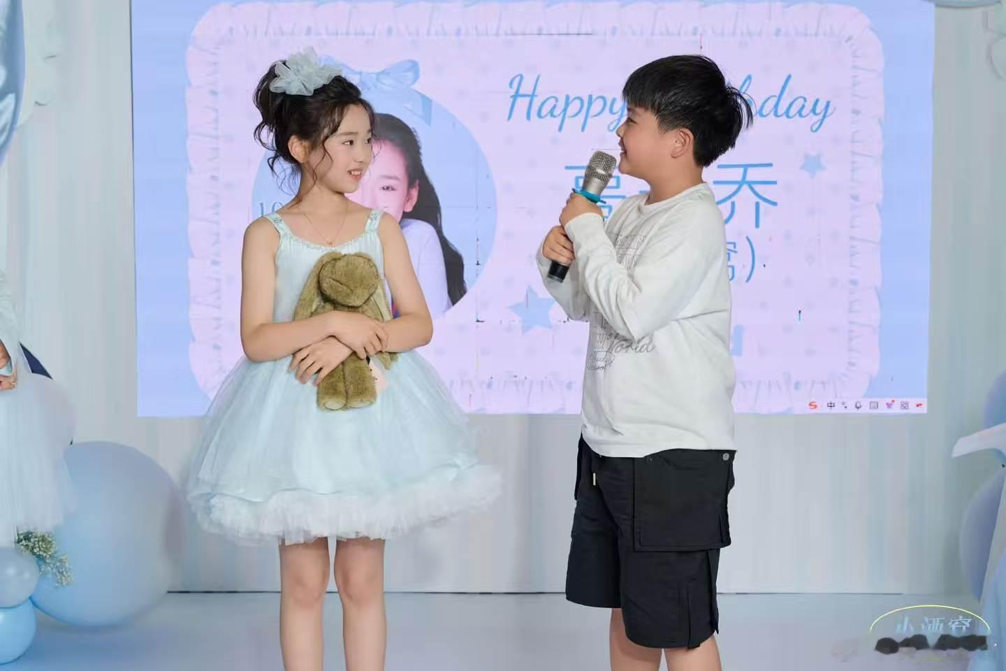 杜华晒与董璇女儿合照董璇张维伊为小酒窝庆生小酒窝生日合照星二代云集，杜华董璇张维
