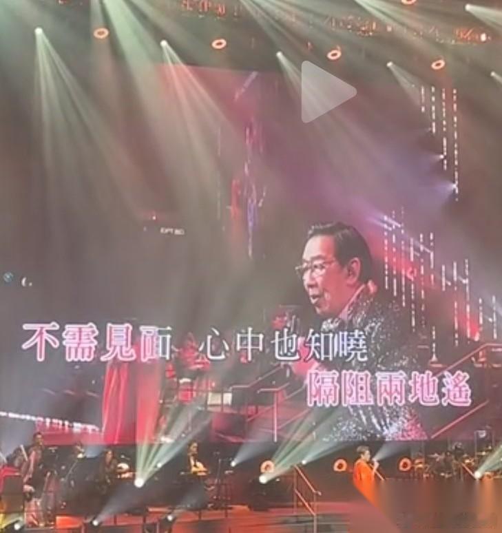 我觉得看胡枫的演唱会超值。 因为看胡枫的一场演唱会几乎是看了香港的半个娱乐圈的发