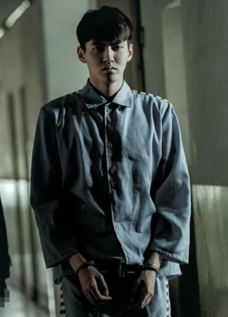 之所以有不公开二审，是因为吴亦凡不服，一审被判十余年，附加驱逐出境，这对他的事业