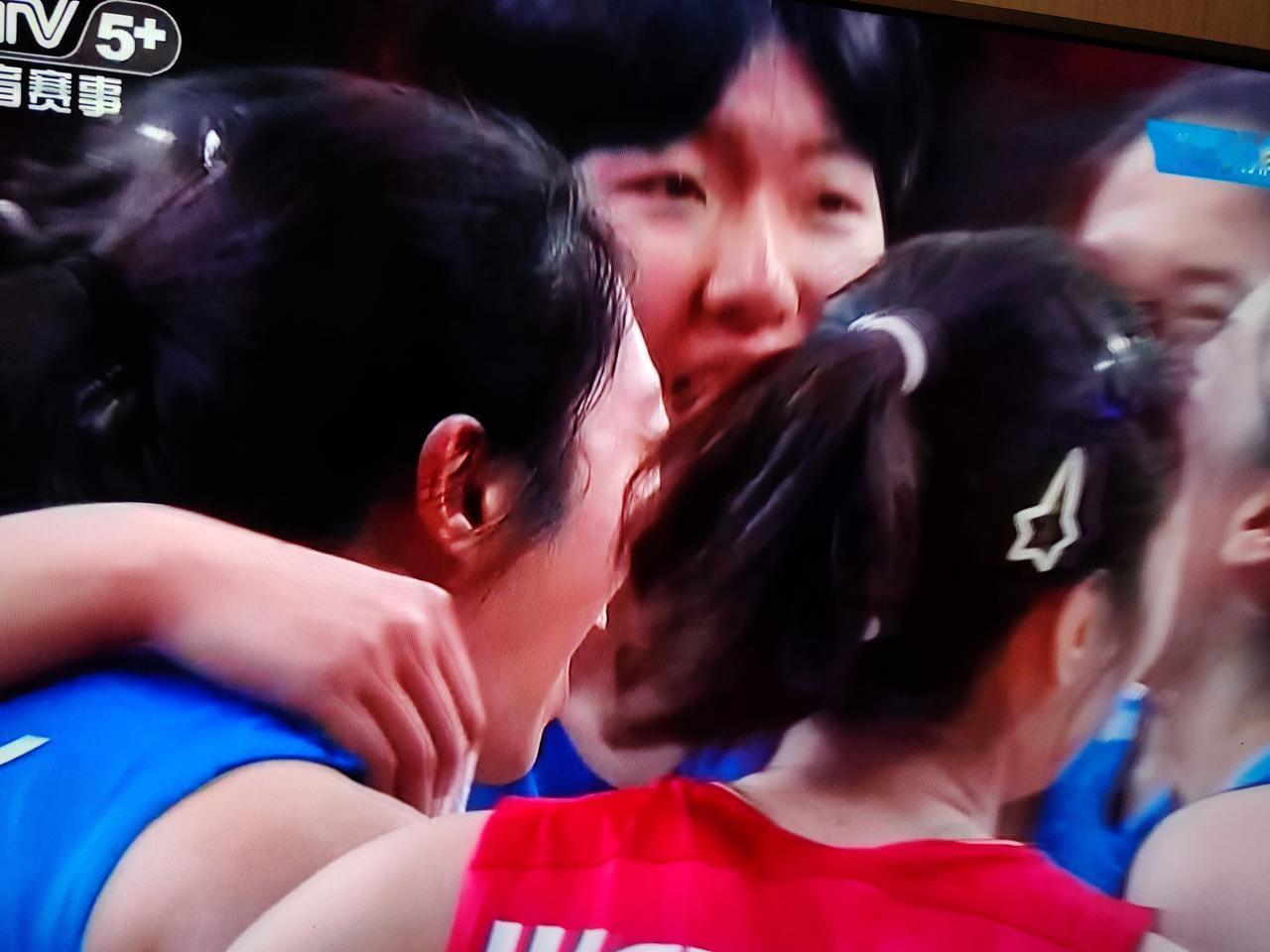 6月20号世界女排联赛土耳其站的比赛，中国女排对阵巴西女排。中国女排24：26，