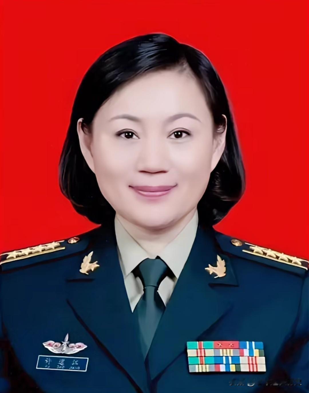 许道江，开国上将许世友的长孙女，火箭军大校军衔，现任火箭军后勤部卫生局局长。
她