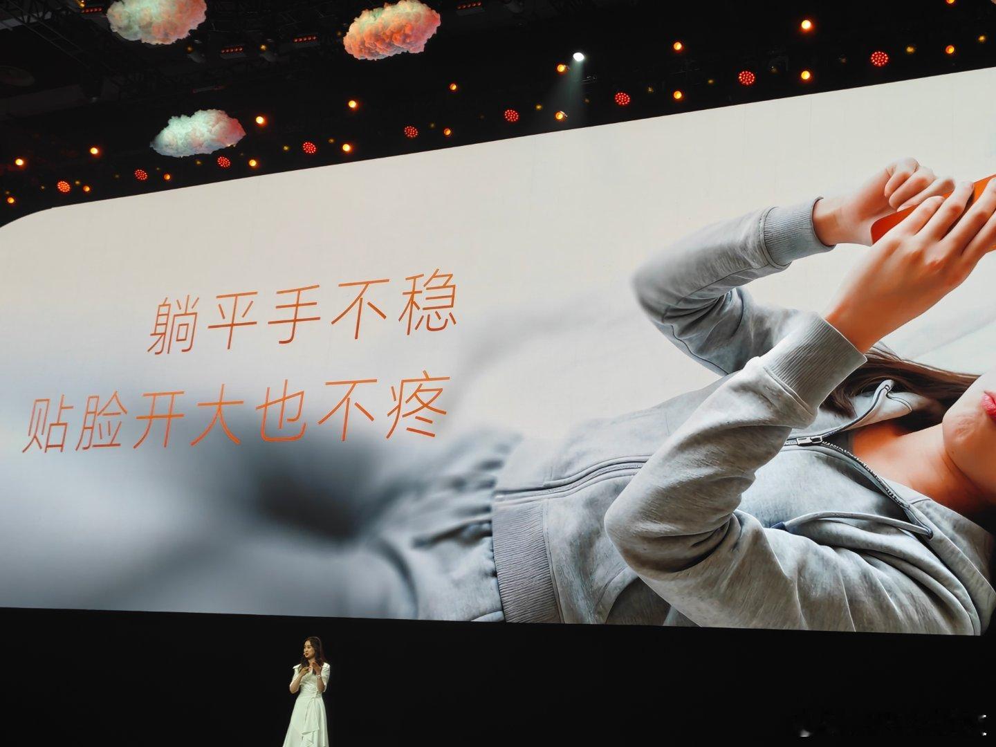 轻人！薄！不当薄！155g！太强了！重点，何止于轻呢！6.31英寸的屏幕！6.1