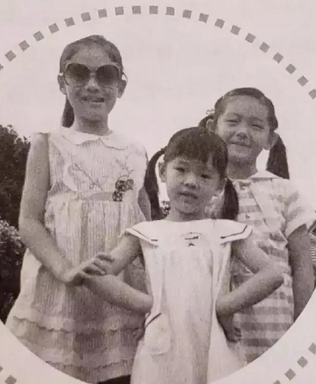 徐家三朵花，人如其名。
老大徐熙娴，乳名珍珍，性格安静娴淑,家庭为主。
老二徐熙