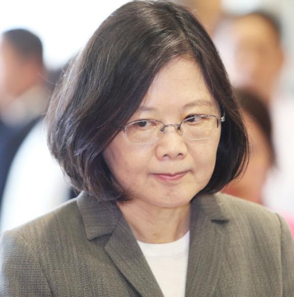 蔡英文罕见发声：“我是台湾人并没有错，我是中国人，因为我是念中国书长大的，受的是