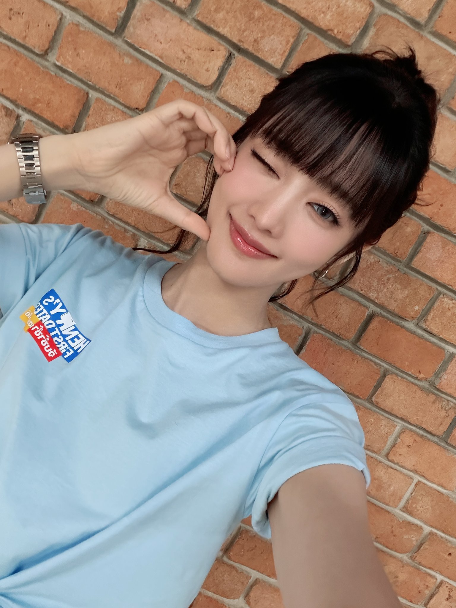 idle组合[超话]Minnie梦幻主唱🩷美食鉴赏家金咪260917 官方X更