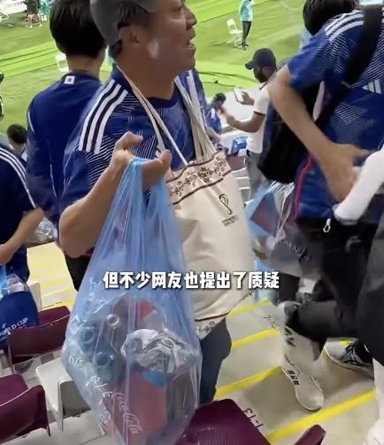 笑死，这回连日本网友自己都看不下去了！

说好的“文明使者”呢？原来在国外弯腰捡
