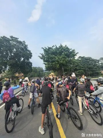 所有的阿那亚，都是打卡拍照圣地吧？广州这个也是各种好看的小姐姐！广州第一骑，献给