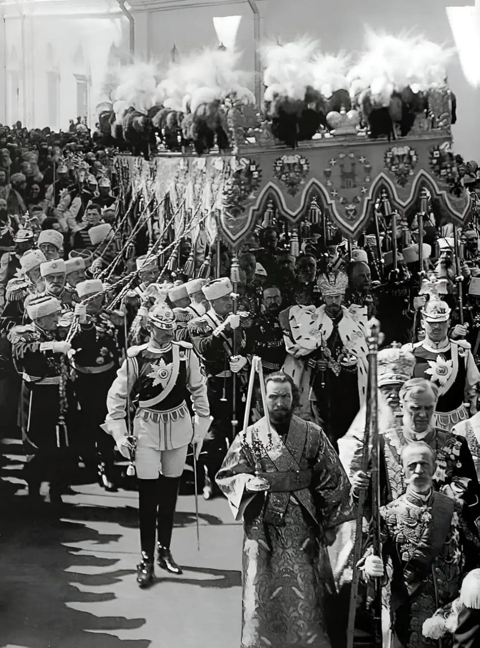 1896 年 5 月 26 日，俄罗斯末代沙皇尼古拉二世的加冕游行。