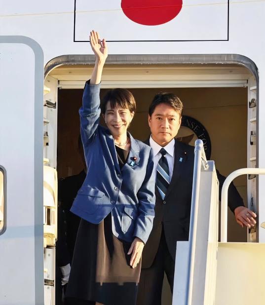 日本遭遇双杀！高市早苗又迎来噩耗。

11月22日，日本当地媒体在报道中称，不仅