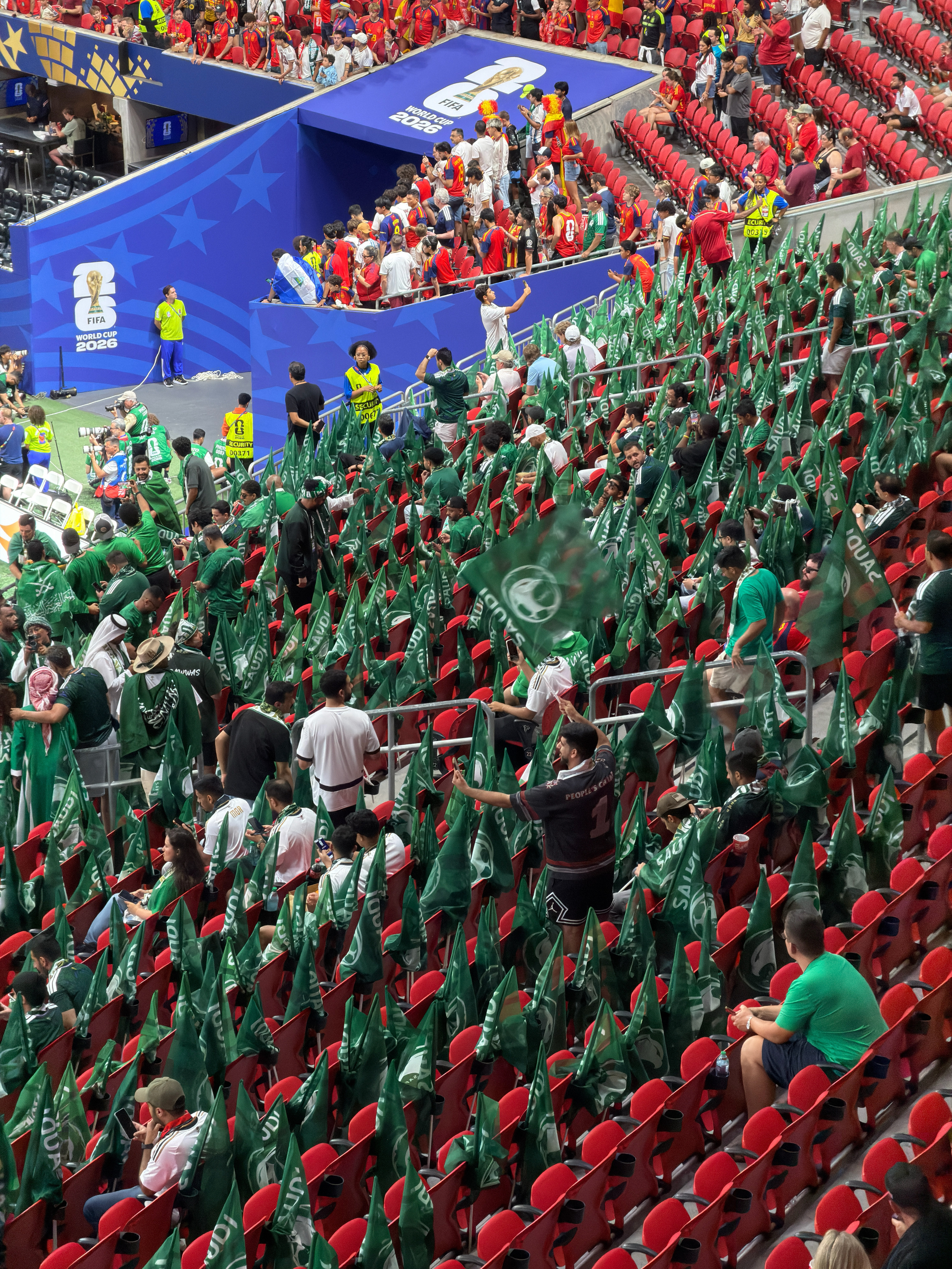 哇～现哥开球moment ⚽️阿迪达斯品牌全线代言人李现受邀亮相美加墨FIFA 