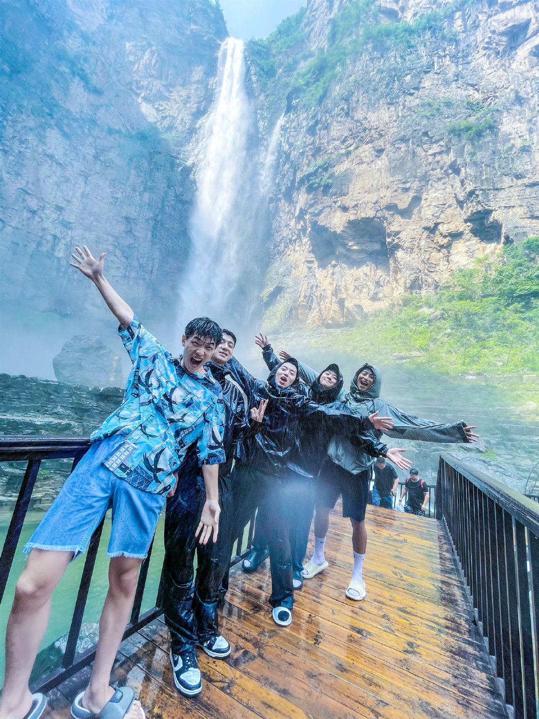 #阿山播天气# 7月29日  云台山 中雨 24/32°C飞珠溅玉、气势磅礴，云