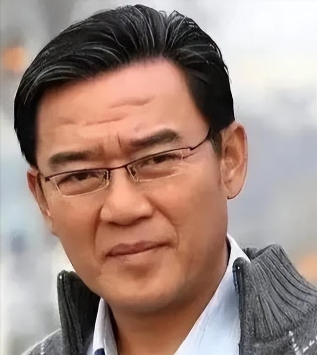 1990年，李立群从台湾回到大陆，找到了同父异母的大哥

李立群出生于1952年