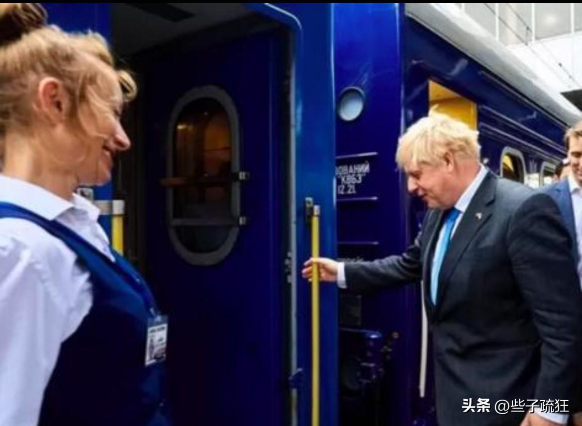 突发！炸了、炸了、真的又炸了！当地时间9月13日，英国前首相鲍里斯·约翰逊乘坐的