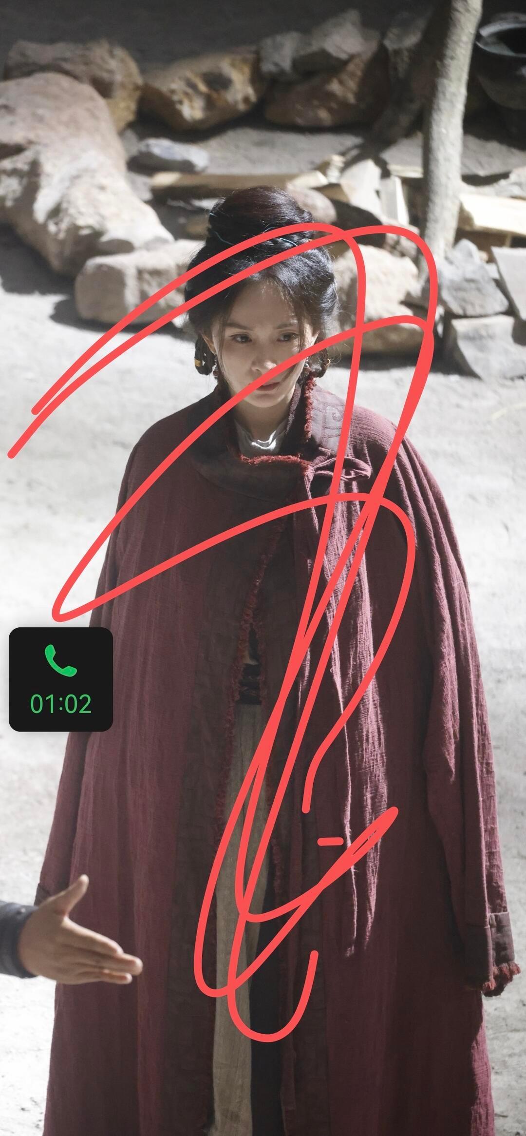 杨幂冯湮儿杨幂江山大同 风尘仆仆的，朴素的造型怎么美成这样！后面的辫子细节不错