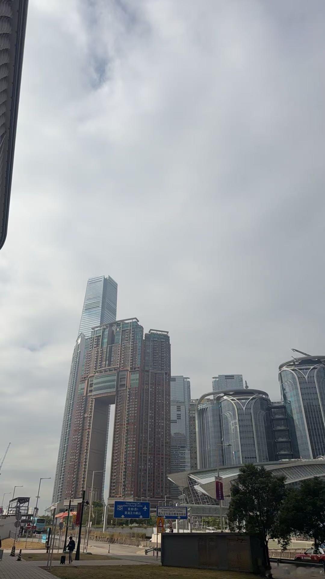 股市稍微一涨，各种减持公告漫天飞舞，稍一统计，总减持金额大到吓人。中国的公司股东