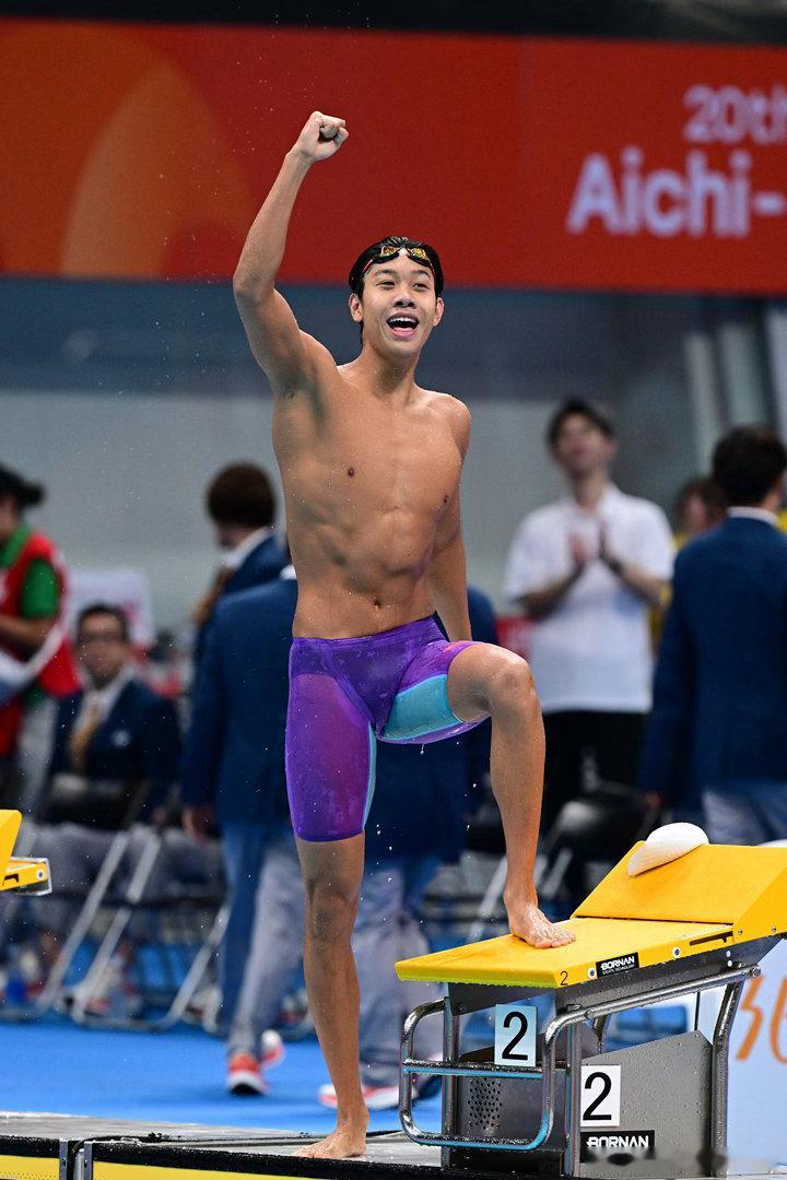 🇨🇳🏊‍♂️ 张展烁，19岁，在2026名古屋亚运会已经夺得四枚金牌！🥇