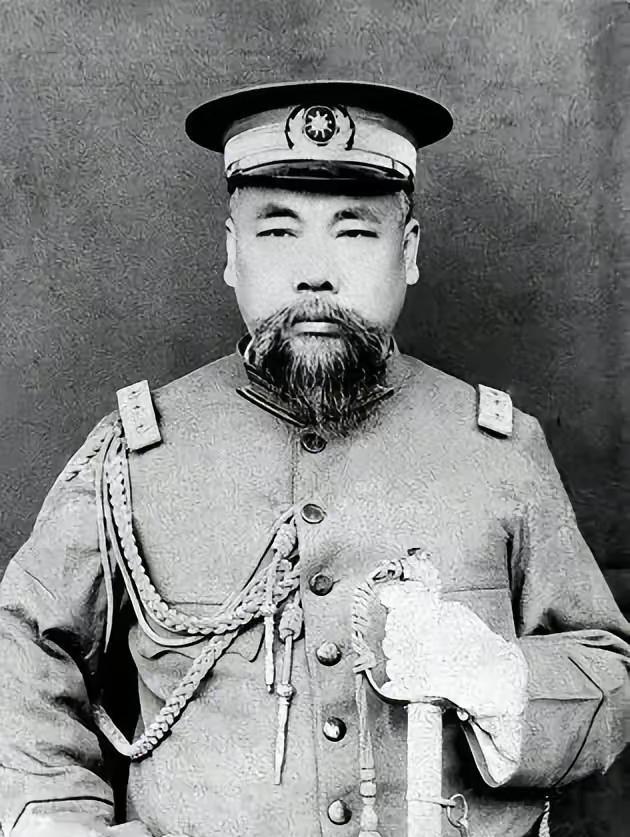 1911年11月3日，江苏巡抚程德全深感清王朝已无可救药，为了避免战争，他剪去发