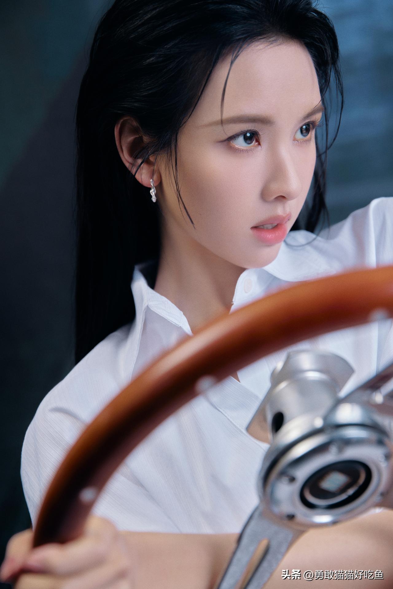 陈都灵分享图片