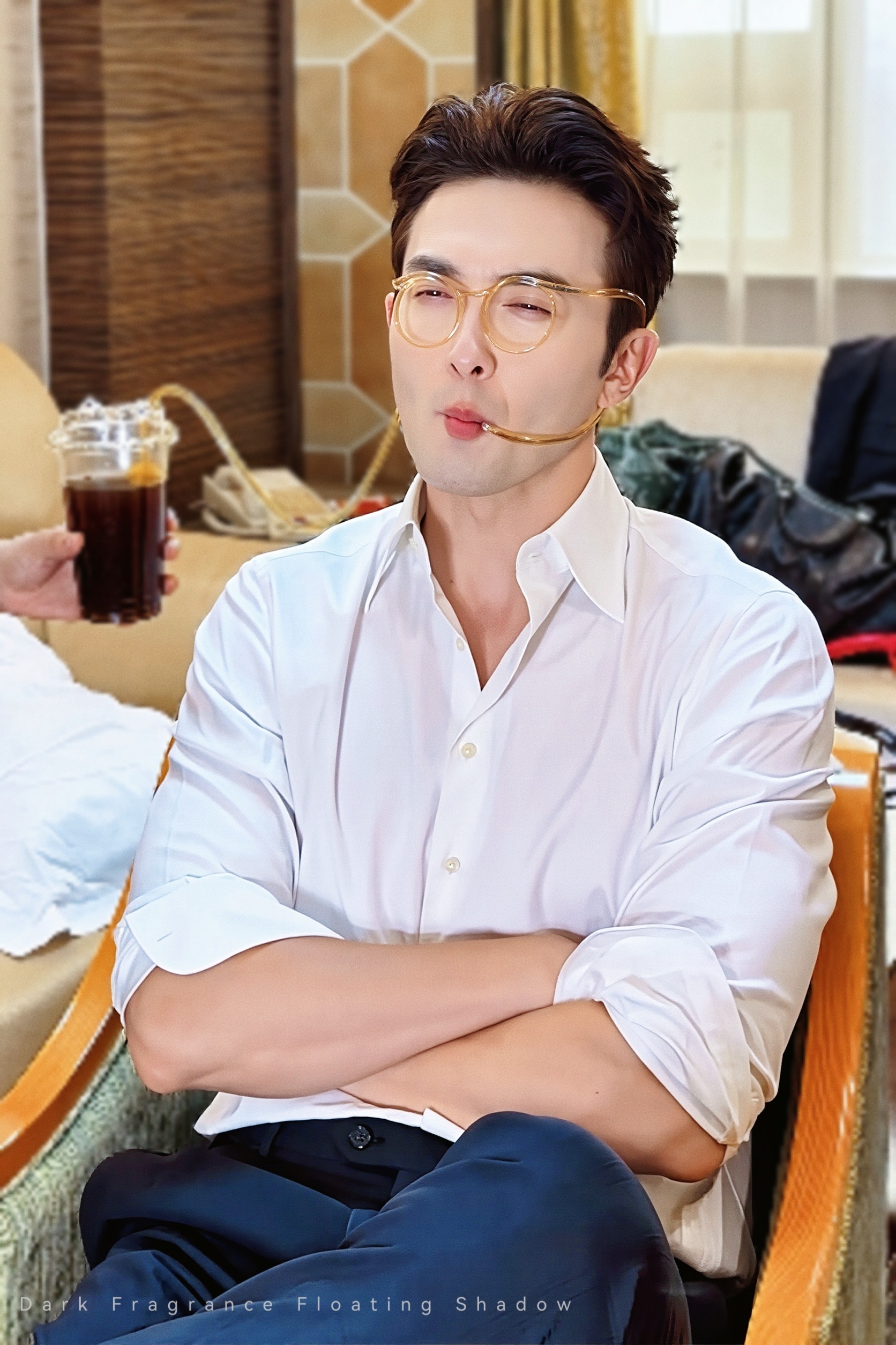 向全世界安利高伟光 /超带感闪光图鉴 晚上好呀！今天的快乐是高导给的，这帅气的霸