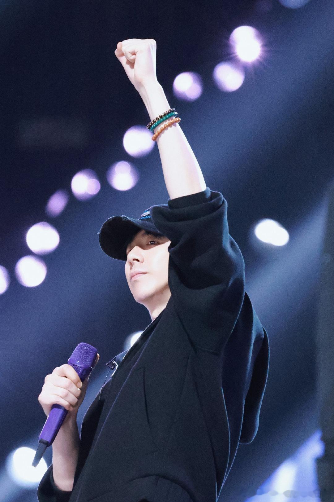 周深刘宇宁互夸谁能拒绝周深刘宇宁的双向奔赴！互相吹捧的样子太有爱，帅、可爱、唱歌