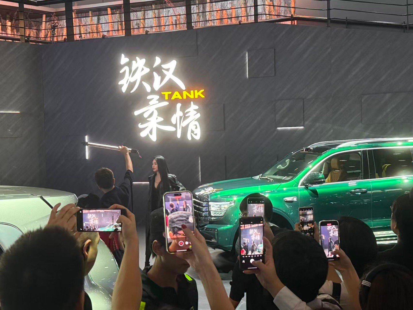 2025成都国际车展张雨绮现身长城汽车展台 ​​​