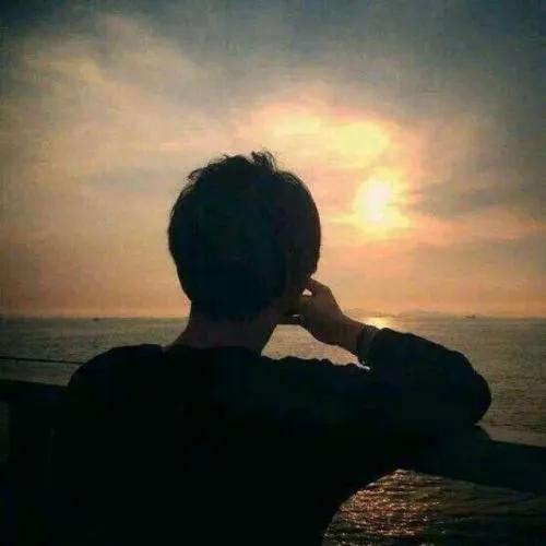 不知不觉的已经深入内心
留下来和放开你
我都做不到
痛
好痛