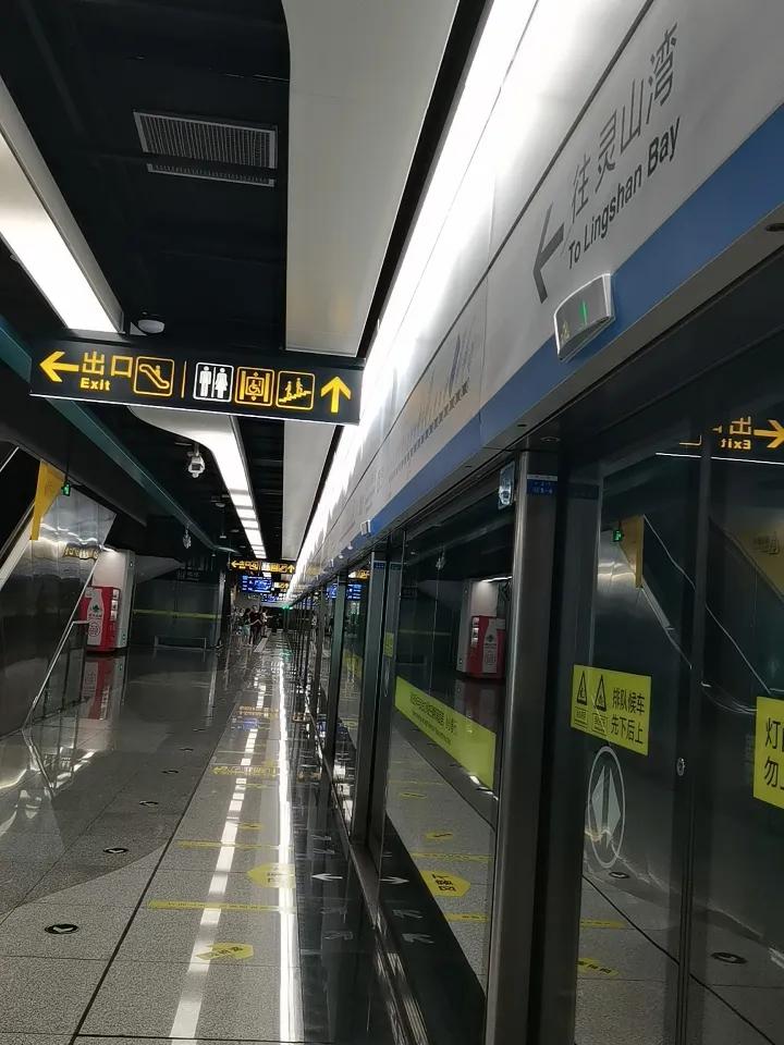 青岛城市规划特点是大格局、大框架、大手笔，青岛地铁当然也是这个秉性。刚刚体验了六