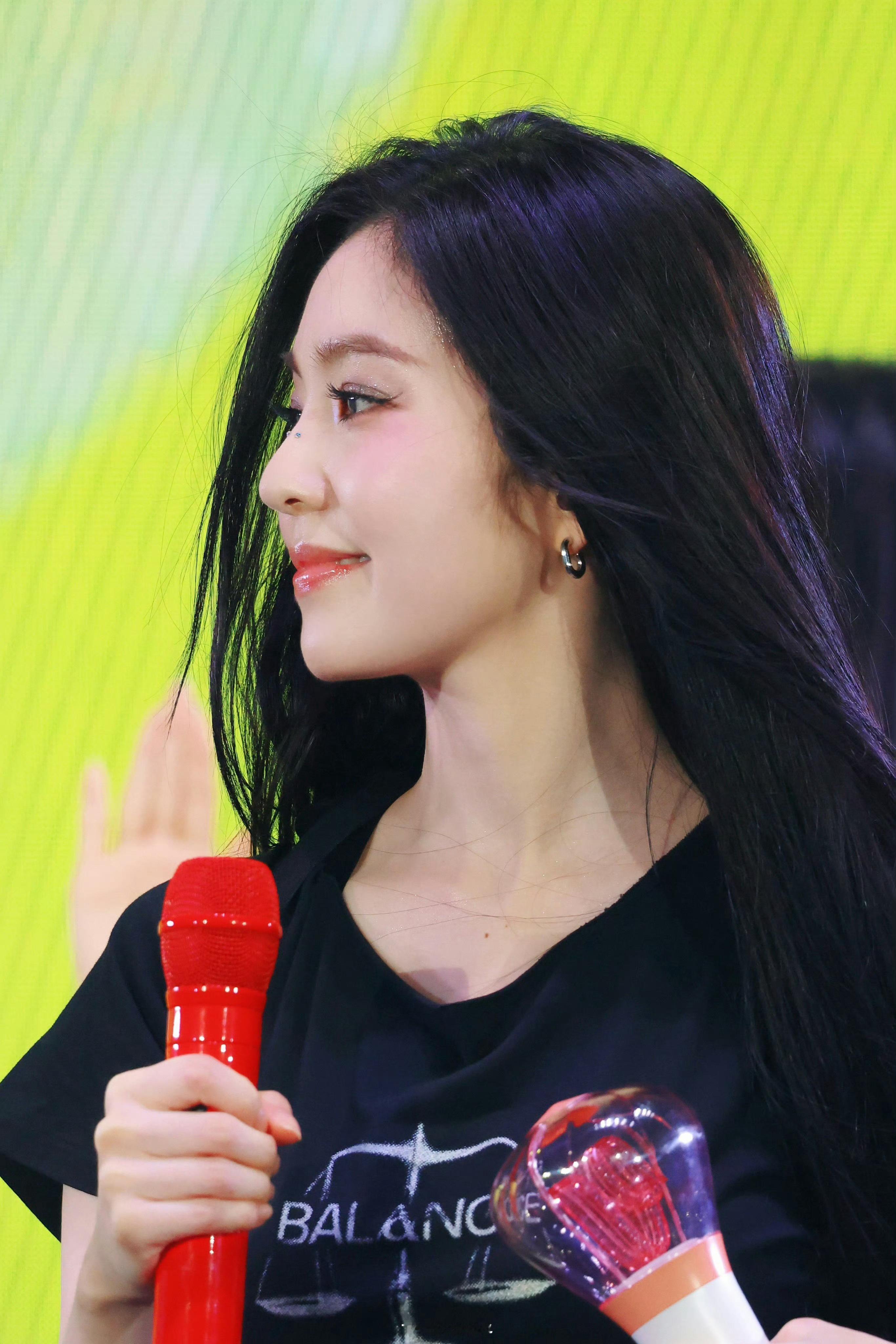 Irene[超话]裴珠泫 演唱会的每个瞬间都想铭记于心[心] ​​​