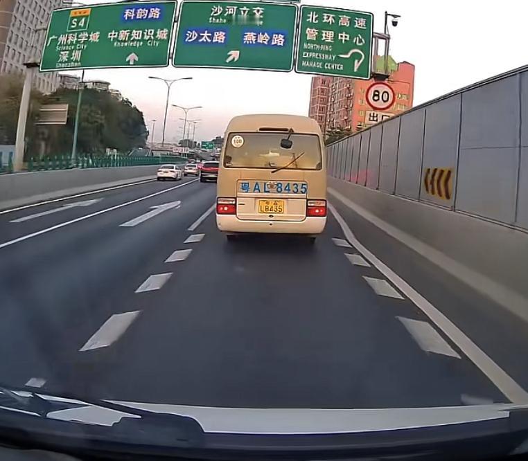 谁说高速公路不可以调头，广州北环高速就可以！

之前开四停四有些限行误入的可以不