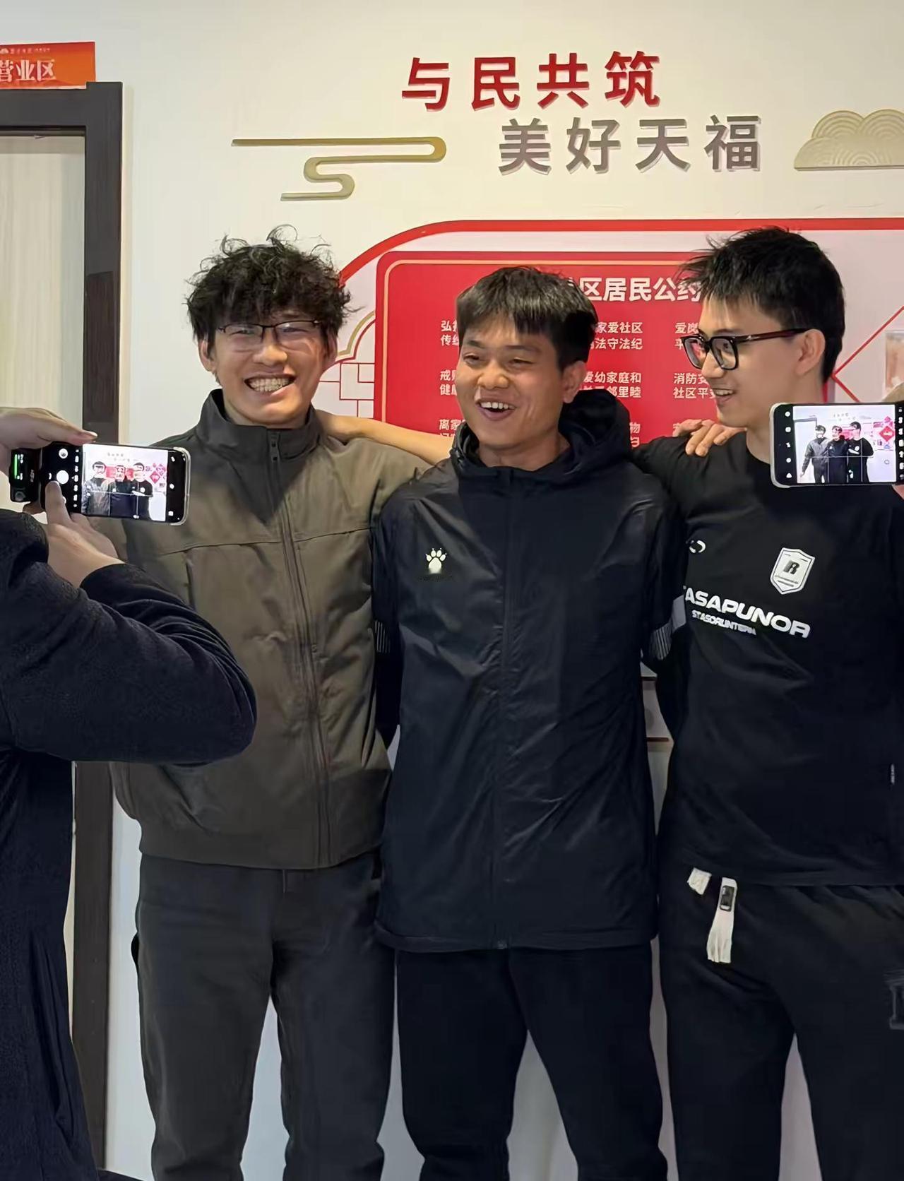 广州三位爬窗救人小伙：郭颖昕、雷家奕、黄业帆