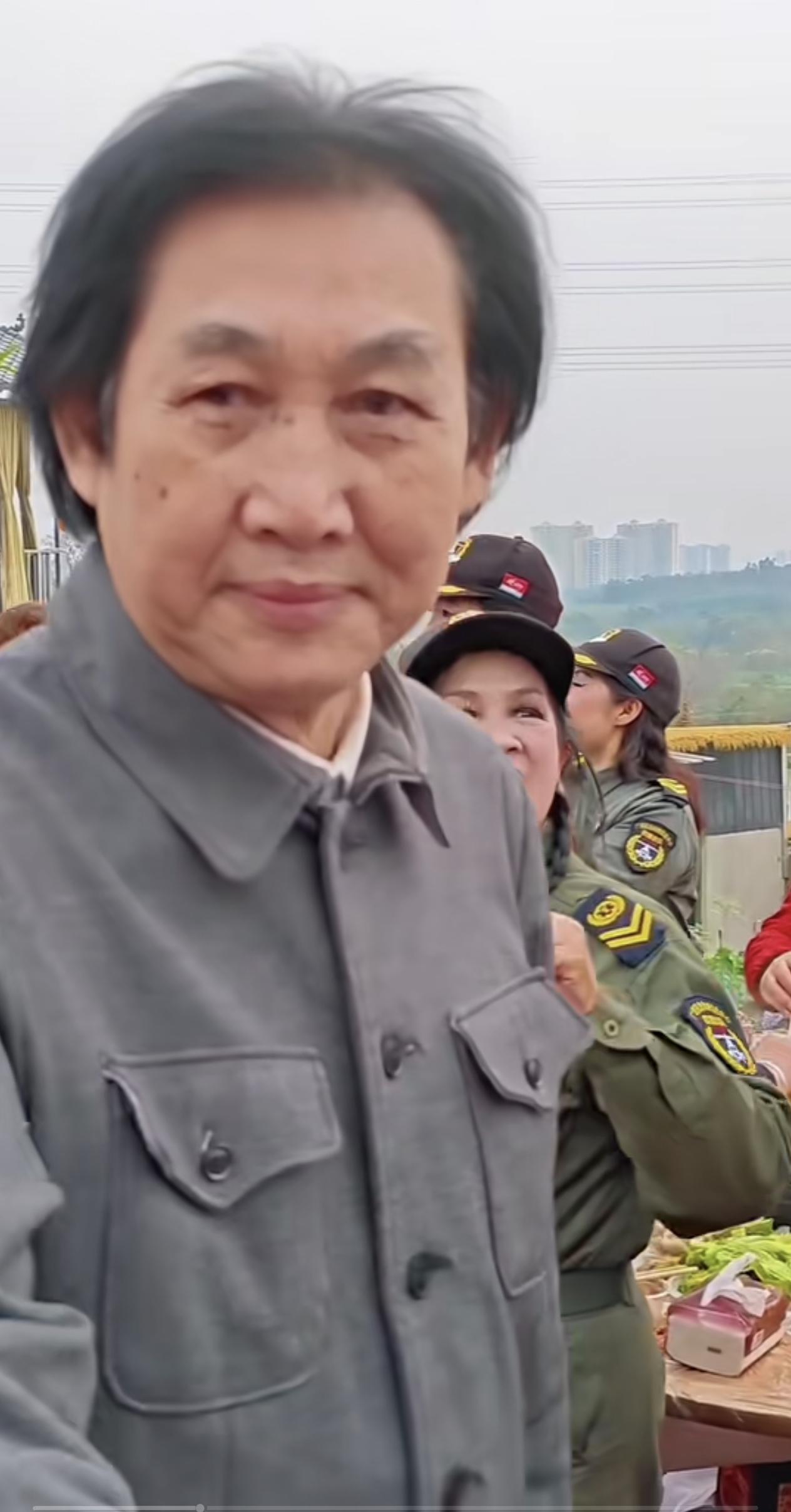 这些都是什么人啊？
扮演领导人也太随意了吧？