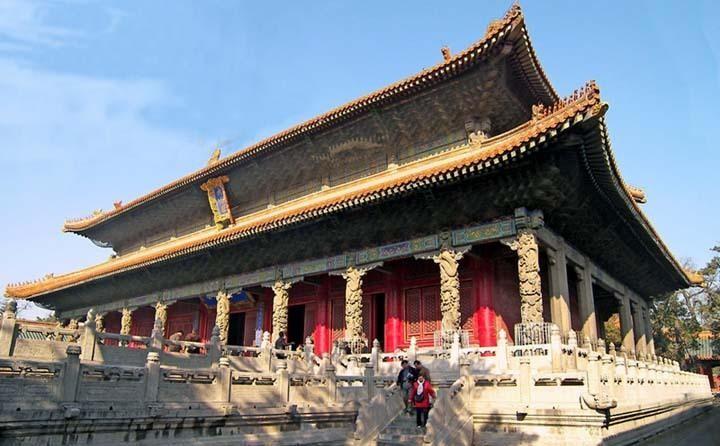 1952年毛主席参观孔庙时，兴致勃勃向身边的人提问：大家知道孔子的真实姓氏吗？