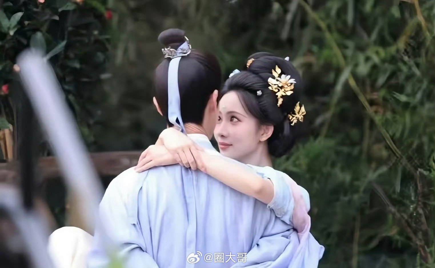 孟子义被李昀锐公主抱的反应 哇哇哇哇，看到孟子义看李昀锐的表情，谁能不信俩人是热